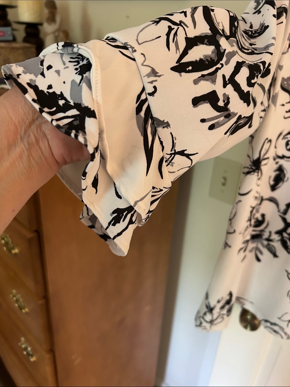 Black & White Floral Ruffle Sleeve Blouse